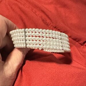 Elegant fresh White Pearl Bracelet with clasps 14 k gold